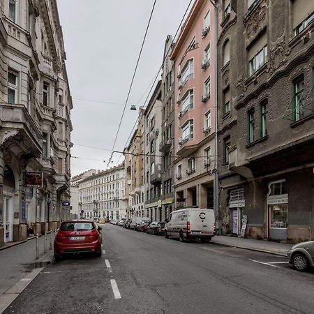 Downtown Charm In Budapest Esterno foto
